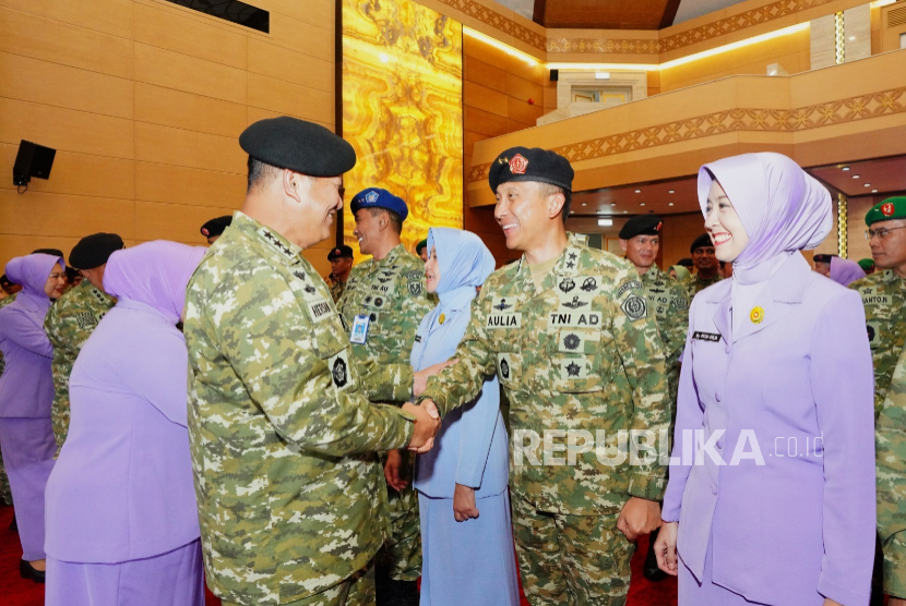 Inspektur Jenderal (Irjen) TNI Laksdya Hersan mewakili Panglima TNI Jenderal Agus Subiyanto memimpin Upacara Laporan Korps Kenaikan Pangkat 54 perwira tinggi (pati) TNI.