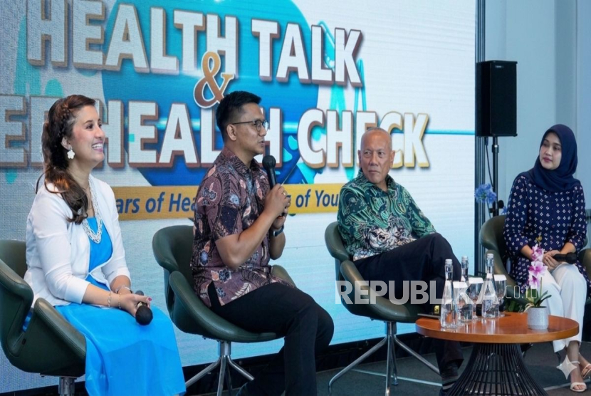  Talkshow kesehatan yang digelar dalam rangka 50 tahun perjalanan PT Darya-Varia Laboratoria Tbk, Selasa (7/4/2026), mengangkat pentingnya masyarakat memahami informasi dari media sosial masih harus dicek lagi kebenarannya dengan berkonsultasi ke tenaga kesehatan.