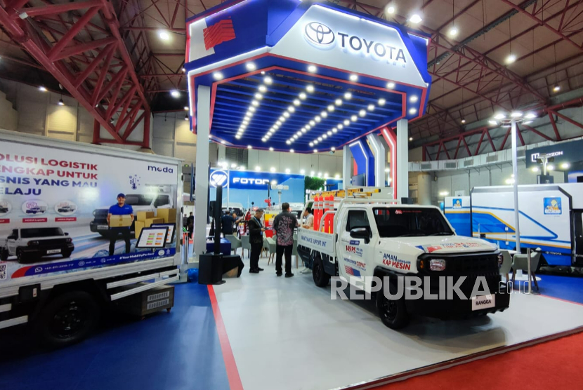 Berbagai konversi Hilux Rangga hadir di booth Toyota dalam ajang GAIKINDO Indonesia International Commercial Vehicle Expo (GIICOMVEC) 2026 di JIExpo Kemayoran, Jakarta, Rabu (8/4/2026).