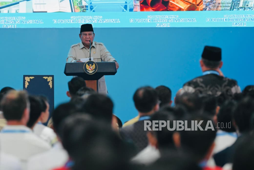 Presiden RI Prabowo Subianto berpidato dalam acara Groundbreaking 13 Proyek Hilirisasi di Refinery Unit IV Cilacap, Jawa Tengah, Rabu (29/4/2026).