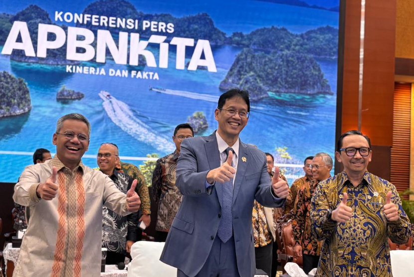 Menkeu Purbaya Bawa Doa Pertumbuhan Ekonomi Saat Naik Haji