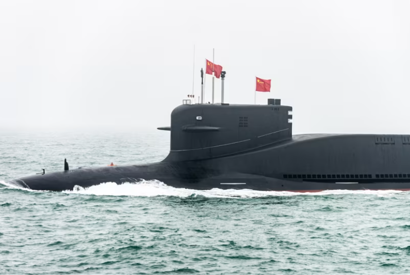 Kapal selam Tentara Pembebasan Rakyat China belayar di Laut Kuning pada 2019.