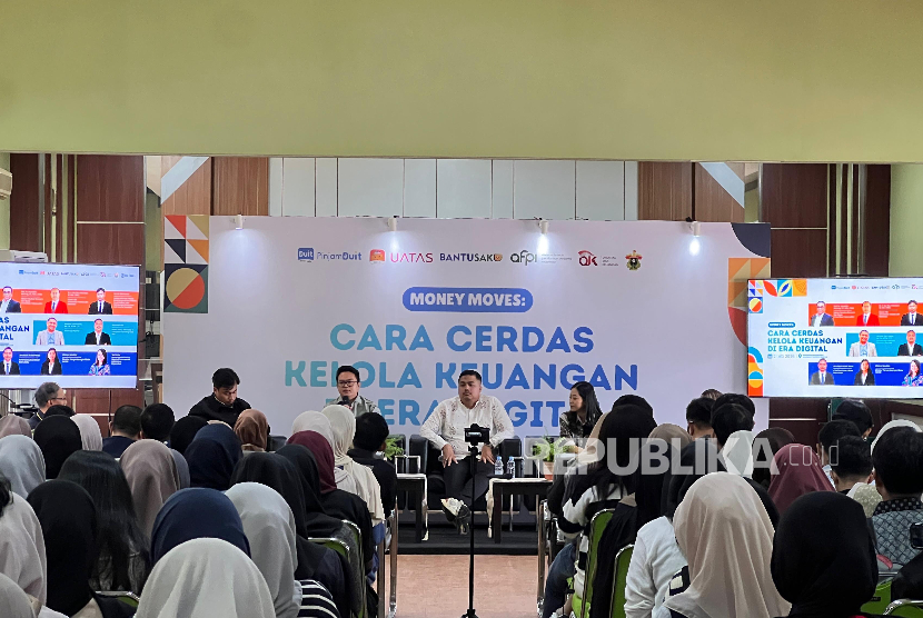 Mahasiswa Unhas Diedukasi Pentingnya Literasi Keuangan