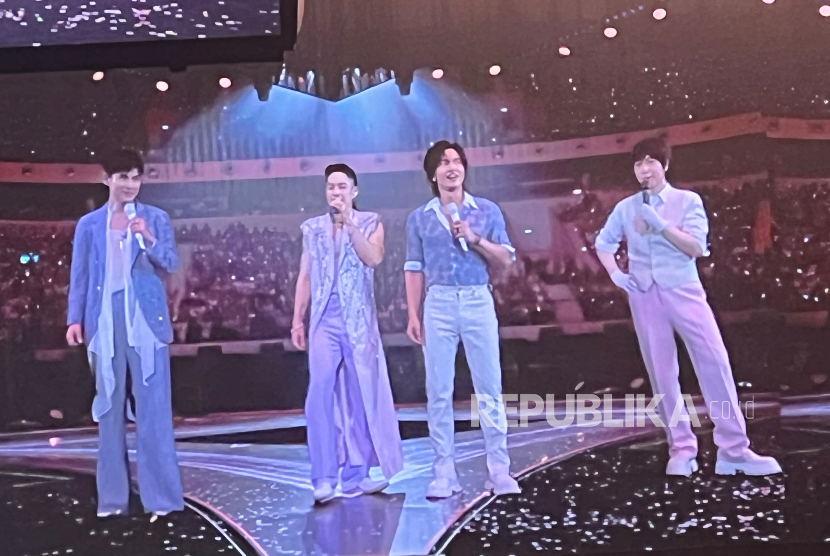 Konser F-FOREVER 1st World Tour di Indonesia Arena, GBK Senayan, Jakarta, pada Jumat (29/5/2026).