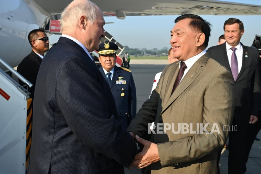 Presiden Lukashenko Mendarat di Halim Disambut Menhan Sjafrie