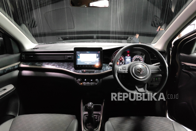 Dashboard Suzuki New XL7 Zeta.