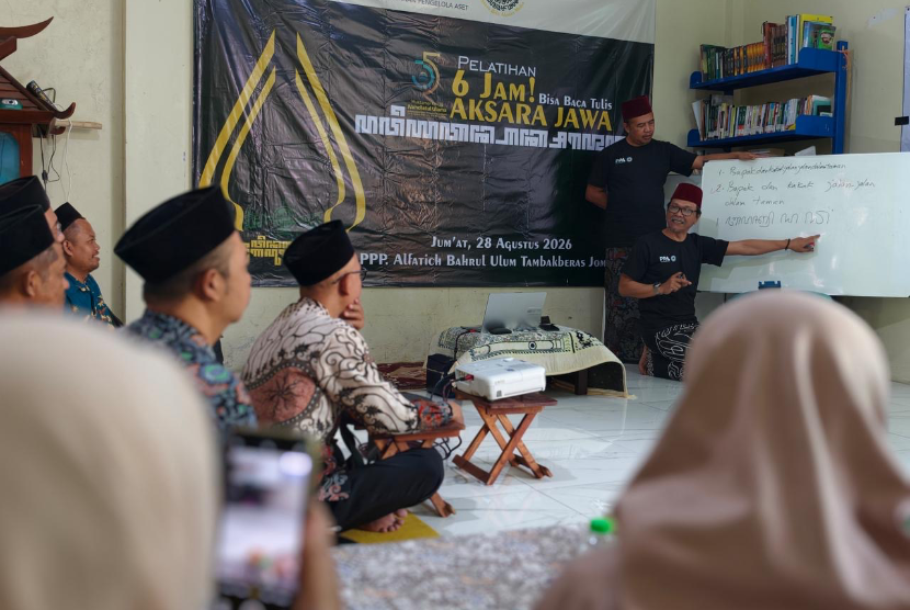 PPA mendukung pelatihan baca-tulis Carakan Jawa bagi generasi muda di Pondok Pesantren Tambakberas Jombang, Jawa Timur.