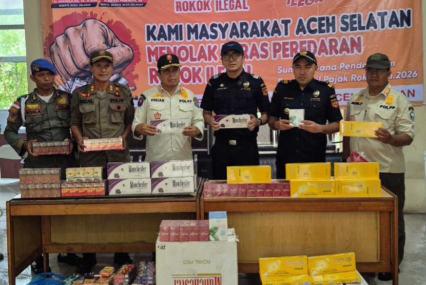 Operasi pasar gabungan oleh Bea Cukai Meulaboh bersama Satuan Polisi Pamong Praja dan Wilayatul Hisbah (Satpol PP dan WH) Kabupaten Aceh Selatan menindak 40.960 batang rokok ilegal.