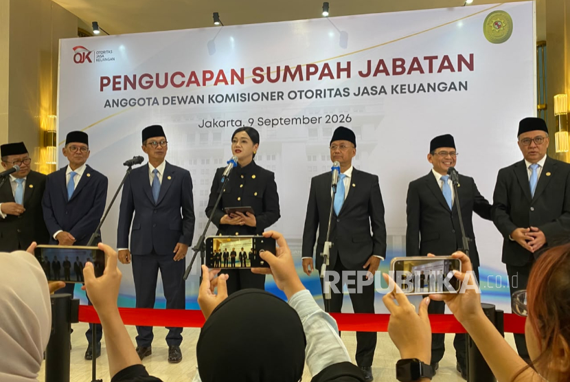 Konferensi pers pengucapan sumpah jabatan Sarjito sebagai Kepala Eksekutif Pengawas Bursa Mineral dan Komoditas Strategis (BMKS) OJK DI Gedung Mahkamah Agung (MA), Jakarta, Rabu (9/9/2026). 