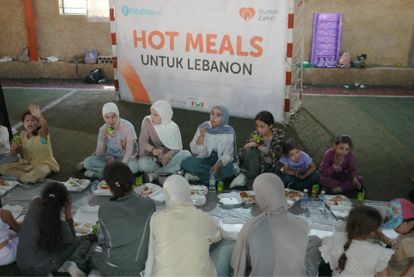 Rumah Zakat menghadirkan bantuan kemanusiaan melalui program Hot Meals atau makanan hangat bagi anak-anak di Kota Baalbek, Lebanon.