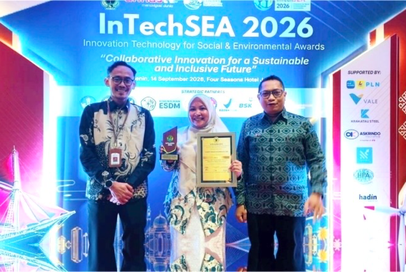 Dompet Dhuafa Sulawesi Selatan menerima Gold Award InTechSEA 2026 melalui program Youth Ekselensia Scholarship (YES) Sinjai.