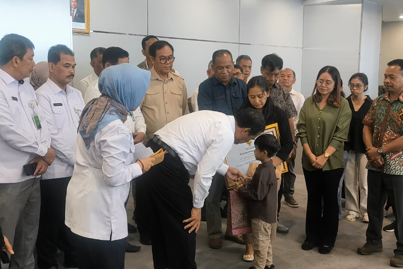 Mentan Pastikan Tiga Anak Pegawai yang Gugur di Papua Dapat Bekerja di Bulog