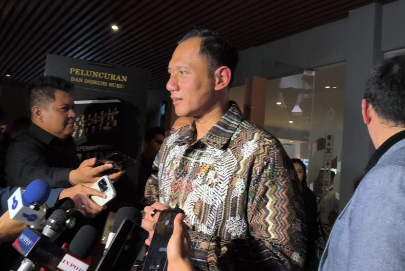 Menteri Koordinator Bidang Infrastruktur dan Pembangunan Kewilayahan (Menko Infra) Agus Harimurti Yudhoyono (AHY) dalam eluncuran buku Kepemimpinan AHY dalam beragam Sudut Pandang Tokoh Muda Indonesia di Jakarta, Rabu (23/9/2026).