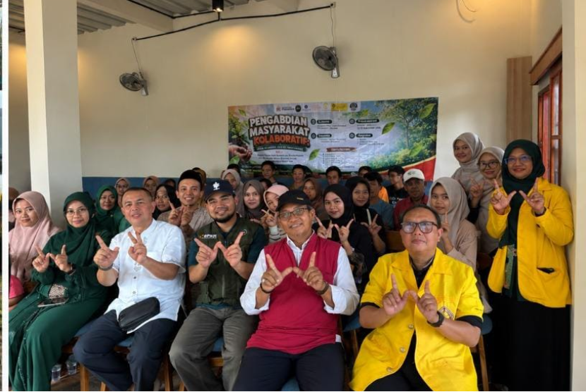 Kegiatan Pengabdian Masyarakat Kolaboratif menggelar edukasi pengelolaan sampah dan pemberdayaan komunitas berbasis ekonomi syariah di Hutan Wakaf Zona 3, Kabupaten Bogor.