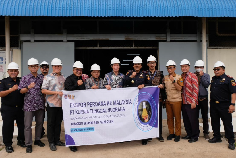 Bea Cukai Jambi kembali menunjukkan komitmennya dalam mendukung pertumbuhan industri berorientasi ekspor dengan menghadiri kegiatan ekspor perdana PT Kurnia Tunggal Nugraha, perusahaan yang telah resmi memperoleh fasilitas Kawasan Berikat.