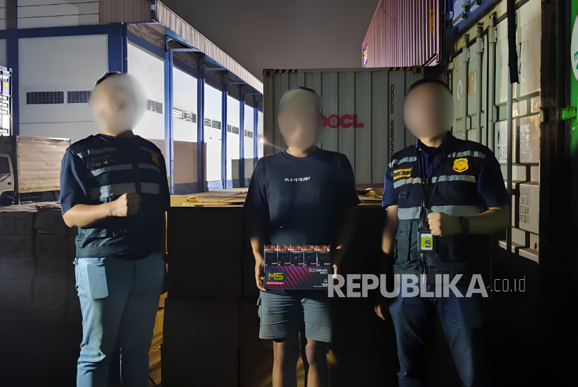 Kantor Wilayah (Kanwil) Bea Cukai Jawa Tengah dan D.I. Yogyakarta, melalui operasi Tim Cukai Task Force menindak 1.600.000 batang rokok berbagai merek yang tidak dilekati pita cukai.