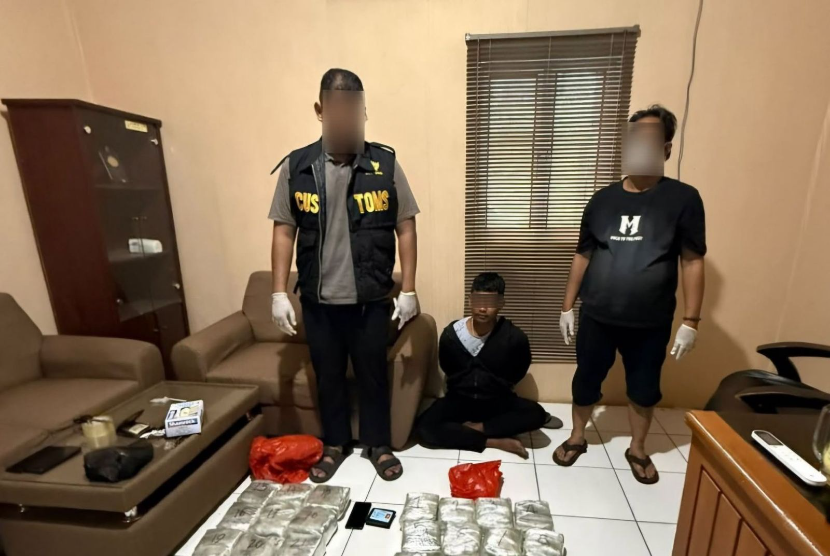 Bea Cukai Bengkalis dan Kantor Wilayah (Kanwil) Bea Cukai Riau, bekerja sama dengan Subdit IV Dittipidnarkoba Bareskrim Polri, amankan 28,3 kilogram sabu dalam gelaran Operasi Patma Berani Tahun 2026, pada Kamis (17/9). 