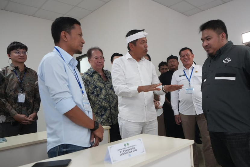 Gubernur Jabar  Dedi Mulyadi mengajak pencari kerja, khususnya di wilayah Kabupaten Subang untuk segera memanfaatkan informasi ini melalui aplikasi Nyari Gawe.