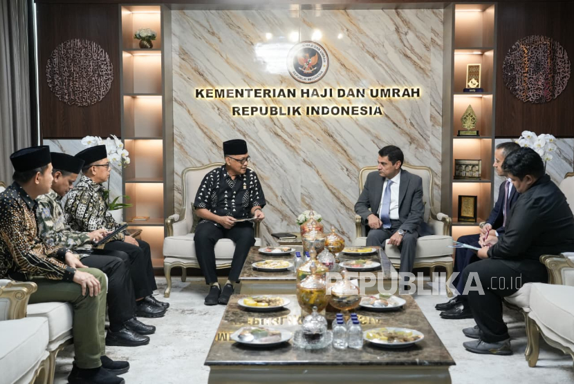 Menteri Haji dan Umrah (Menhaj) Mochamad Irfan Yusuf menerima kunjungan Duta Besar Yordania untuk Indonesia, Sudqi Atallah Al Omoush, di kantor Kementerian Haji dan Umrah (Kemenhaj) pada Selasa pagi (6/10/2026).