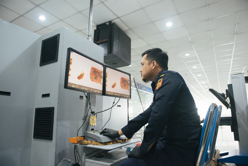Sinergi Bea Cukai Teluk Nibung dan Polres Tanjung Balai menggagalkan penyelundupan 4.000 gram narkotika jenis sabu asal Malaysia. Penindakan terjadi di Terminal Kedatangan Ferry International Teluk Nibung, Tanjungbalai, Sumatera Utara pada Sabtu, 10 Oktober 2026.