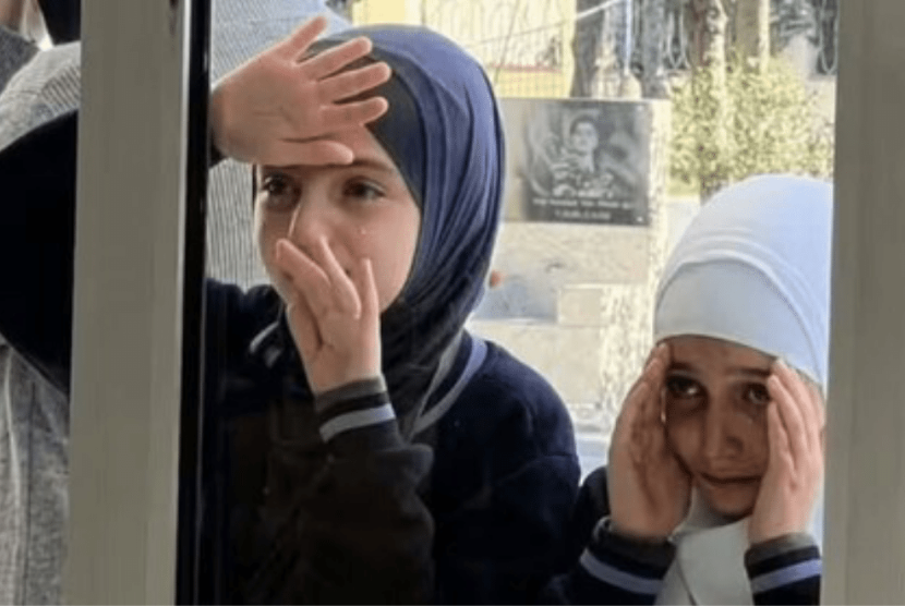 Anak-anak berhijab dilarang masuk sekolah-sekolah di Azerbaijan.