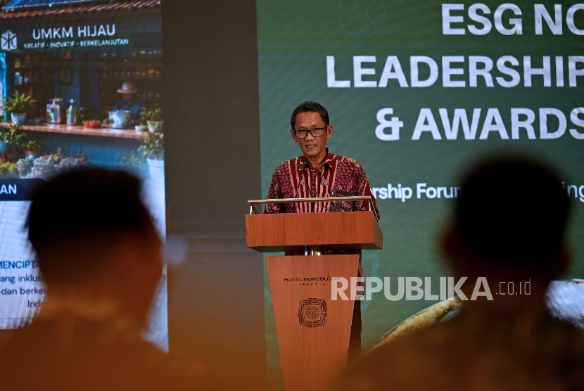 Kepala Direktorat Keuangan Berkelanjutan Otoritas Jasa Keuangan (OJK) Joko Siswanto menyampaikan paparannya pada ajang ESG Now Leadership Forum yang digelar Republika, Senin (19/10/2026).