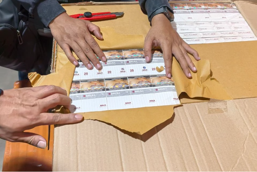Petugas Bea Cukai Bogor mengamankan lebih dari satu juta batang rokok ilegal dalam serangkaian penindakan di Kota Depok dan Kabupaten Bogor, Rabu (21/10/2026).