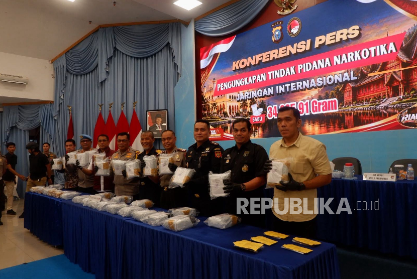 Tim gabungan amankan puluhan kilogram sabu asal Malaysia di Riau.