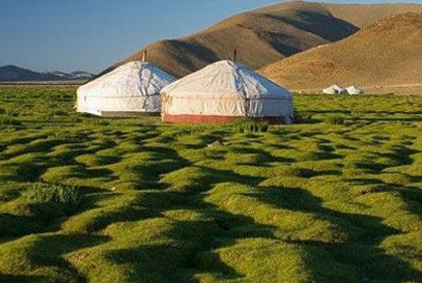 A beatiful vew of Mongolia yurt in the grass land.