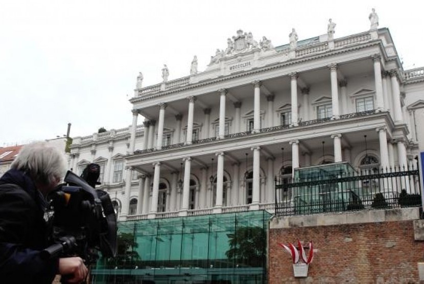 A cameraman films outside Palais Coburg hotel where nuclear talks are taking place in Vienna February 19, 2014.