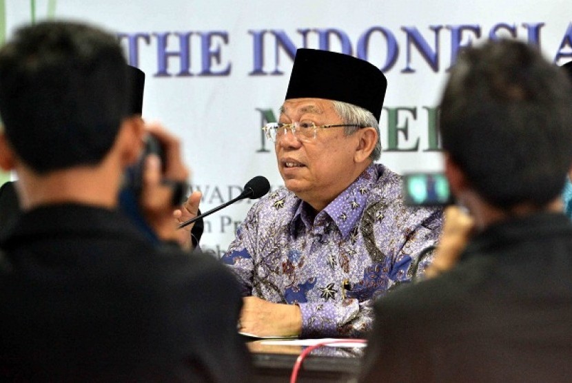 A chairman of Indonesian Council of Ulama (MUI), Ma'aruf Amin, explains the organization's position on death sentence to drug related criminals in a pres conference in Jakarta on Thursday.  