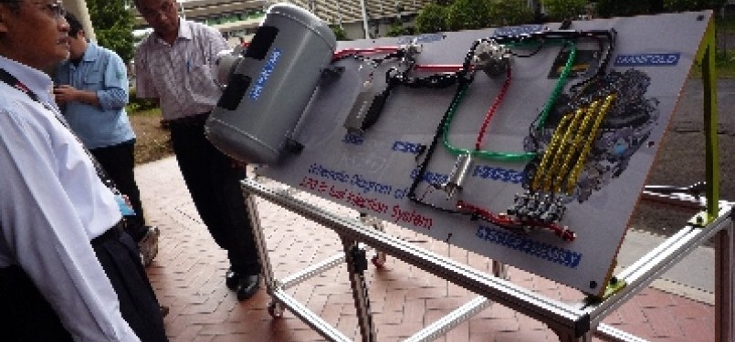 A converter system is on display in the loby of PT Dirgantara in Bandung.