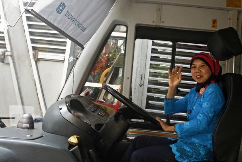 Perempuan Pengemudi Suroboyo Bus Kenakan Kebaya di Hari Kartini (ilustrasi).