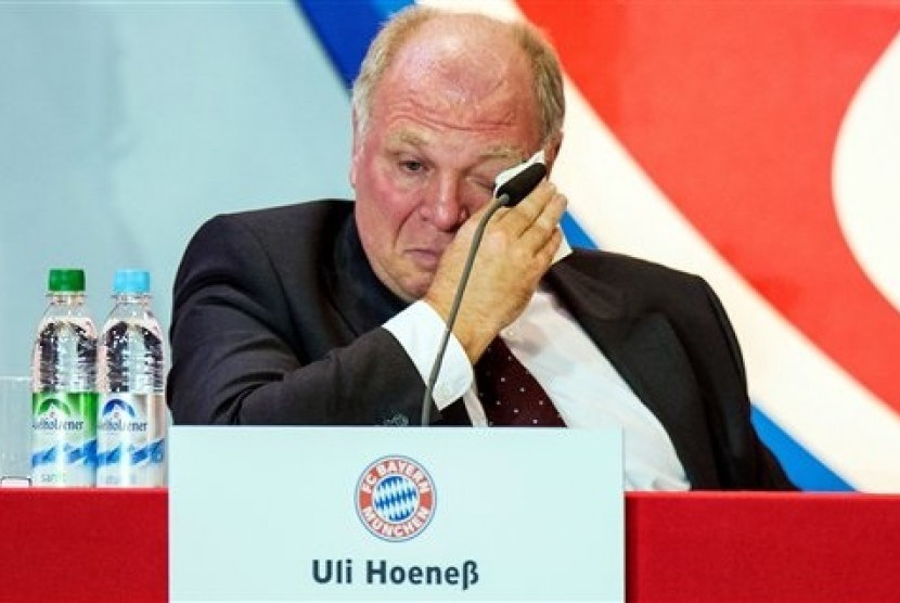 A file photo dated Nov. 13, 2013 shows Uli Hoeness, the president of German soccer club FC Bayern Munich, crying at the annual general meeting of Bayern Munich in Munich, Germany.