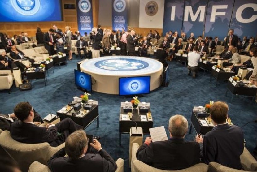 A general view shows the International Monetary and Financial Committee (IMFC) before their meeting at the World Bank/IMF annual meetings in Washington October 11, 2014.