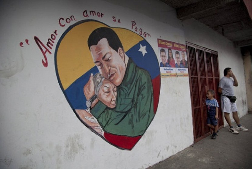 A heart-shaped mural shows an image of Venezuela's President Hugo Chavez hugging a woman in Caracas, Venezuela, Friday, Jan. 4, 2013.  