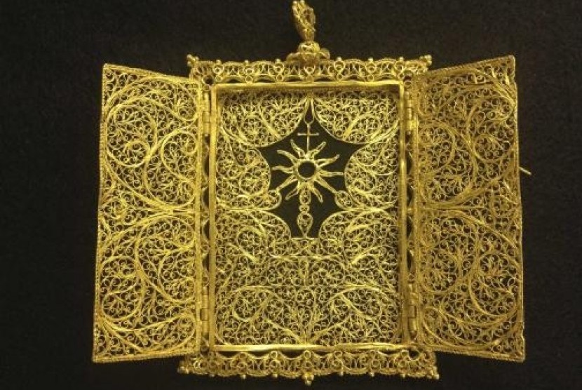 A high karat gold Pyx which was believed to have been hand crafted in the late 1600's - early 1700's for transporting a Eucharist (communion wafer) is seen in an undated handout photo.