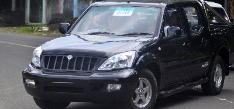 A high rank official of Karanganyar is testing a student made car in Solo, recently.  