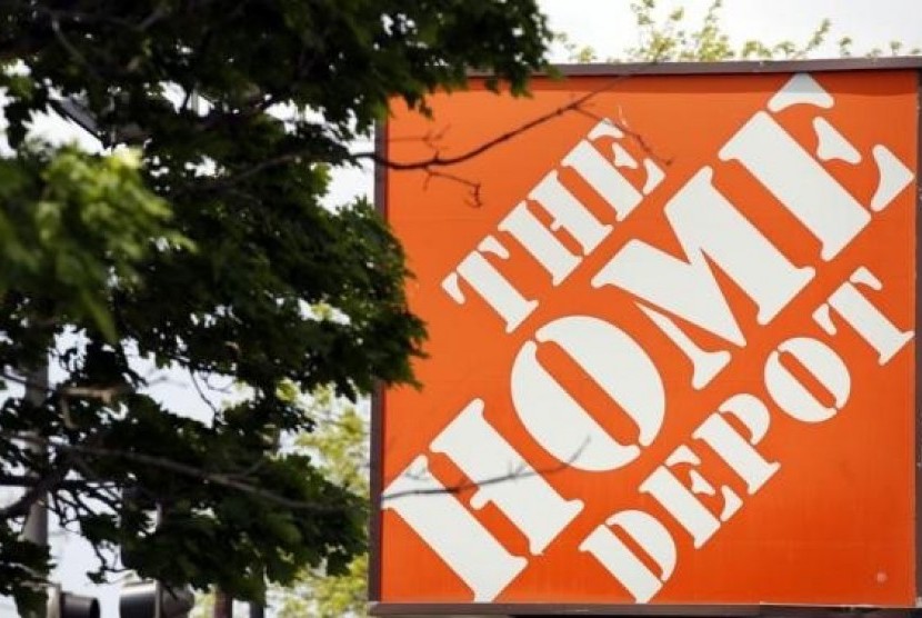 A Home Depot location is seen in Evanston, Illinois, May 19, 2014.