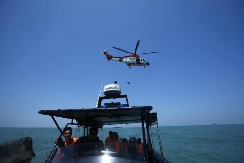 A Malaysia Maritime helicopter is seen in the air during a search and rescue for the suspected illegal Indonesian immigrants, off Malaysia's western coast, outside Kuala Lumpur June 18, 2014.