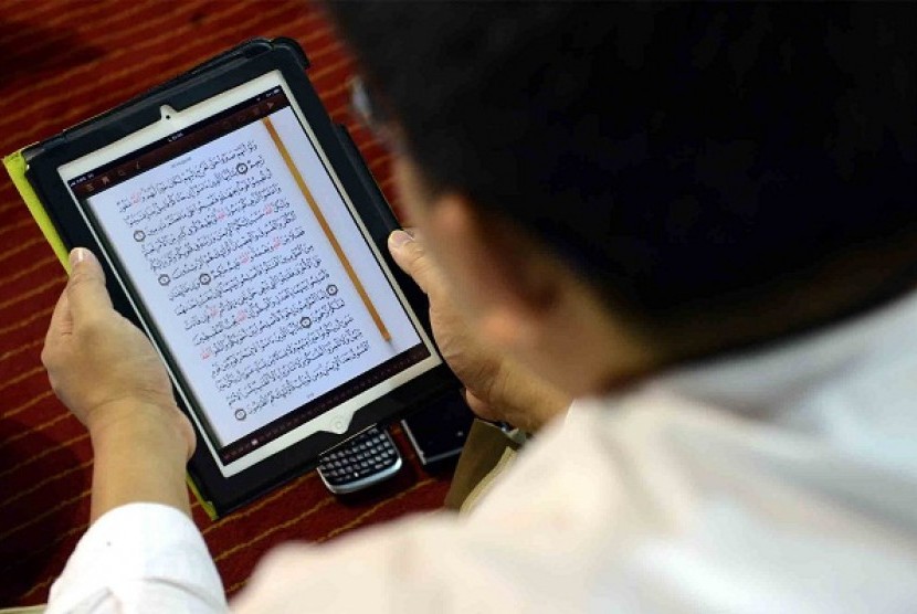 A man reads Quran from his gadget during itikaf, or night stay in the mosque in the last ten days or Ramadan. (illustration)