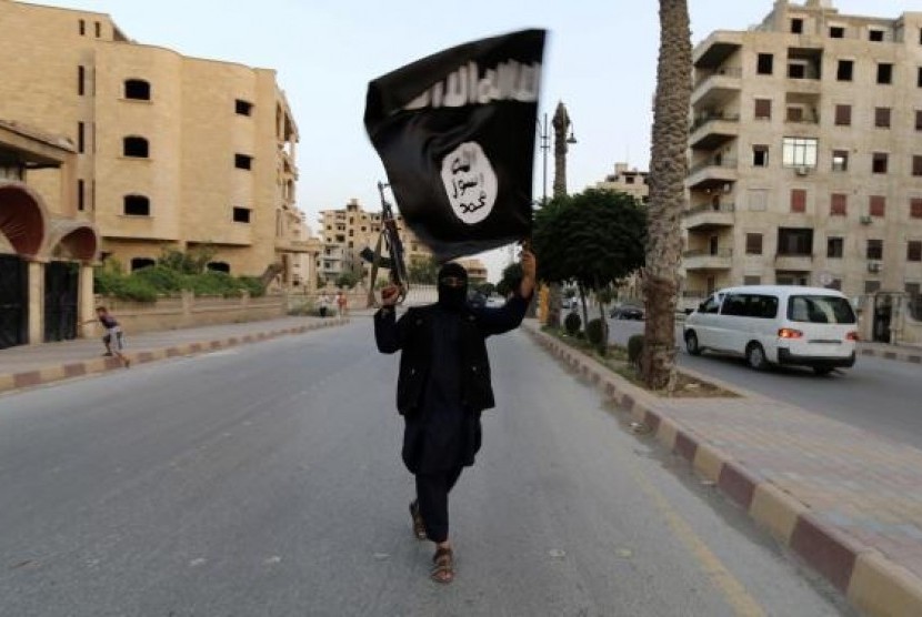 A member loyal to the Islamic State in Raqqa June 29, 2014.