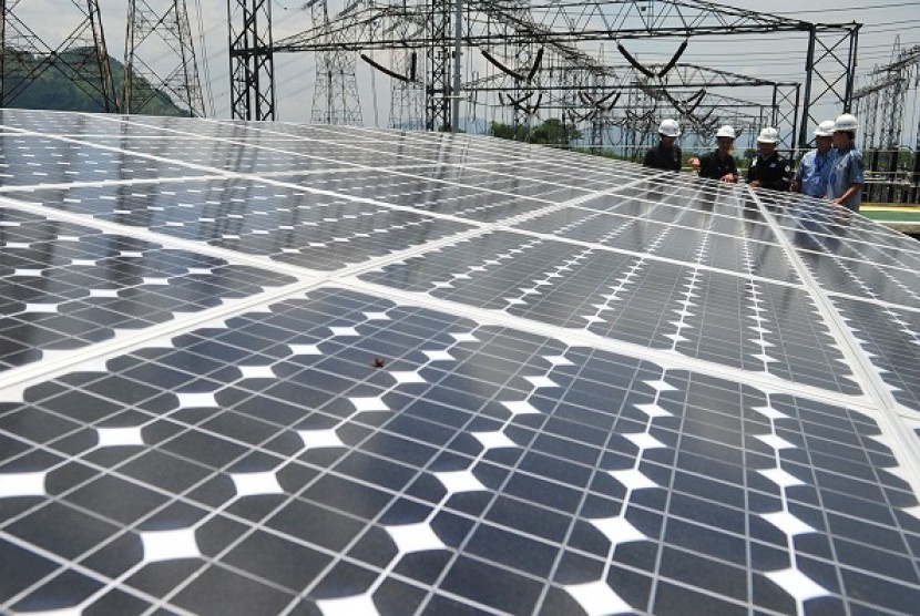 A photovoltaic plant at PT. Pembangkitan Jawa Bali in Purwakarta, West Java. (file photo)