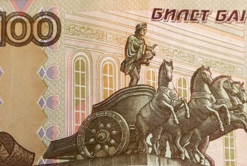 A picture illustration of a section of a Russian 100-rouble banknote taken in Moscow, July 8, 2014.