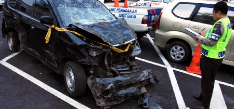 Mobil Xenia yang menabrak belasan orang. 