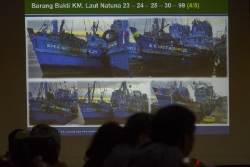 A press conference shows pictures of some ships caught in the act involving in illegal fishing in Natuna, in November. (Illustration)