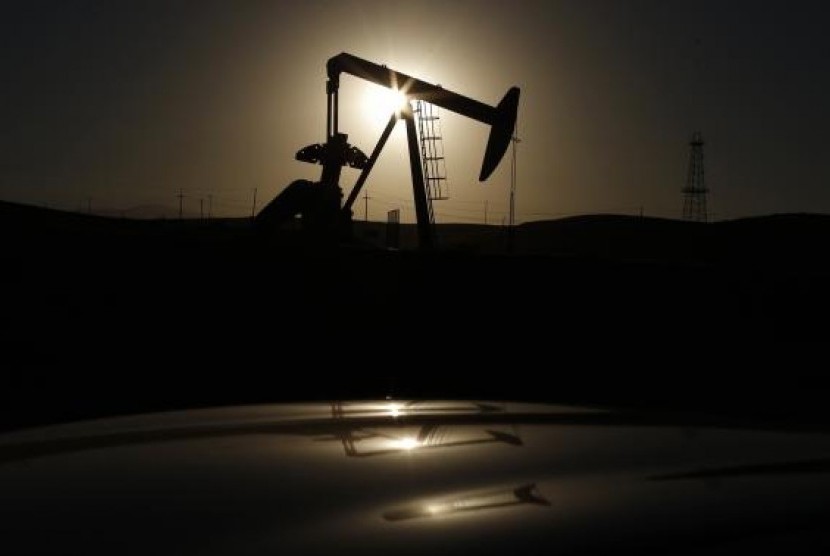 A pump jack is seen at sunrise near Bakersfield, California October 14, 2014.