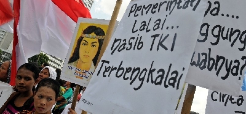 A rally holds in Jakarta recently, as they demand the government to protect and provide legal assistance to Indonesian female migrant workers who face legal problem abroad.
