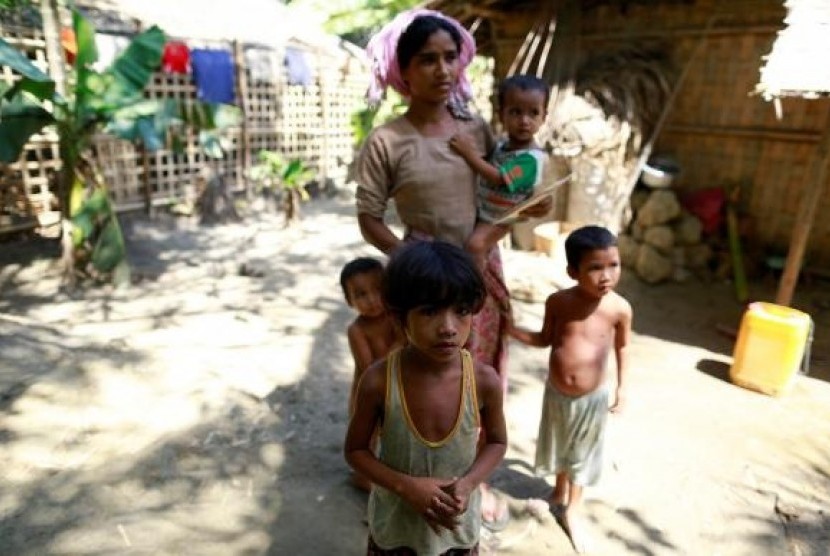 A Rohingya Muslim family, whose members have all fallen sick, poses in a village at Maungdaw June 6, 2014.