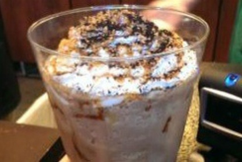 Frappuccino Starbucks. frappe cenderung mengandung banyak gula.